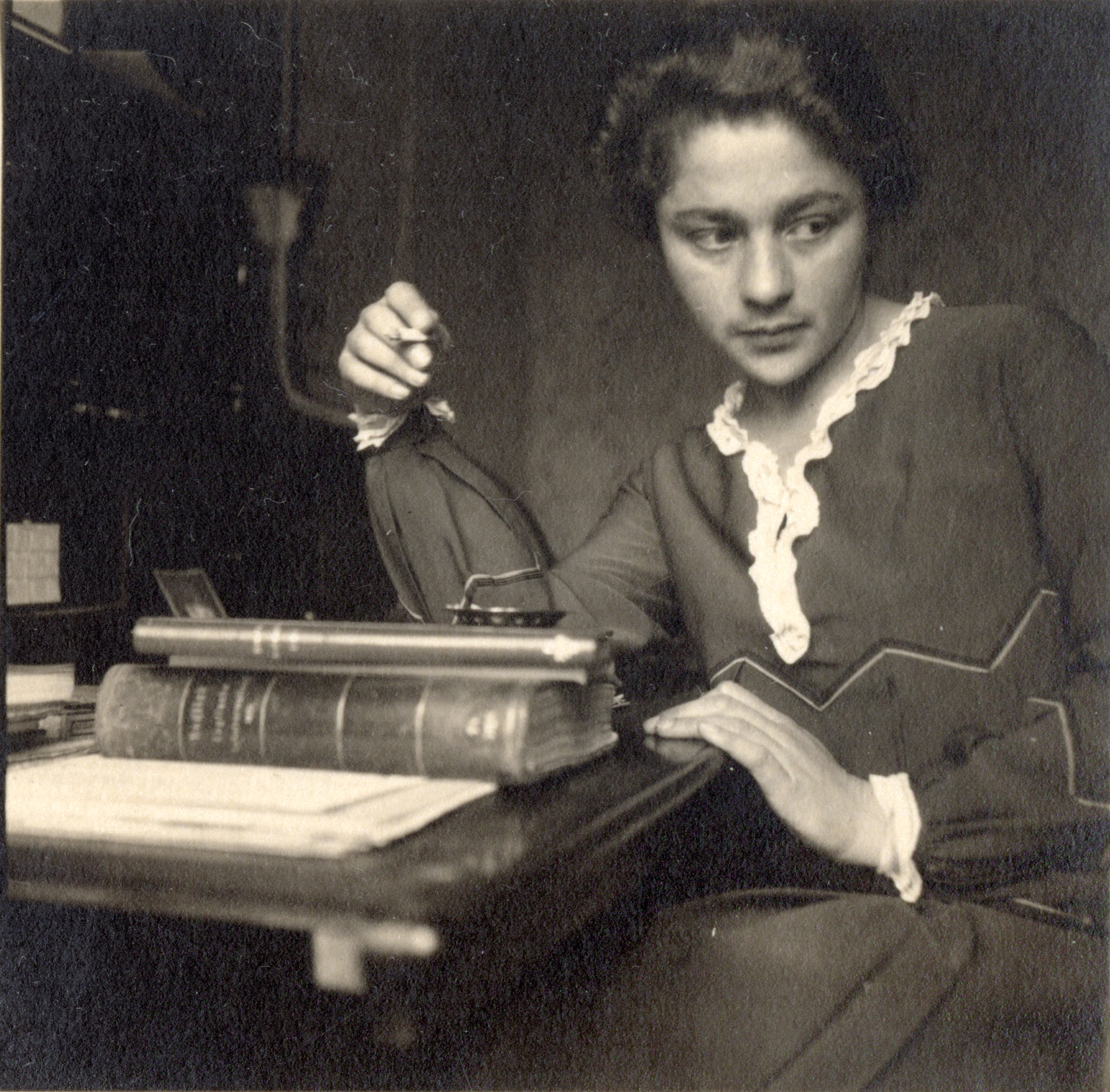 3. Dora Friedlander (1).jpg