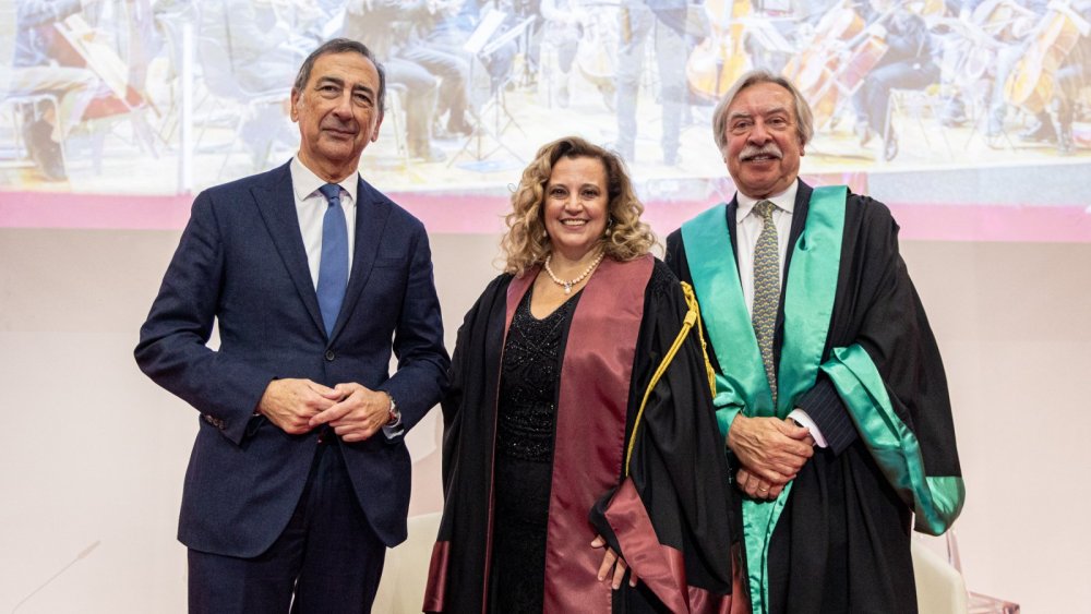 Rector Giovanna Iannantuoni with Giuseppe Sala, Mayor of Milan, and Adrian Hayday, Group Leader of the Francis Crick Institute and 'Kay Glendinning' Professor in the Peter Gorer Department of Immunobiology at King's College London.